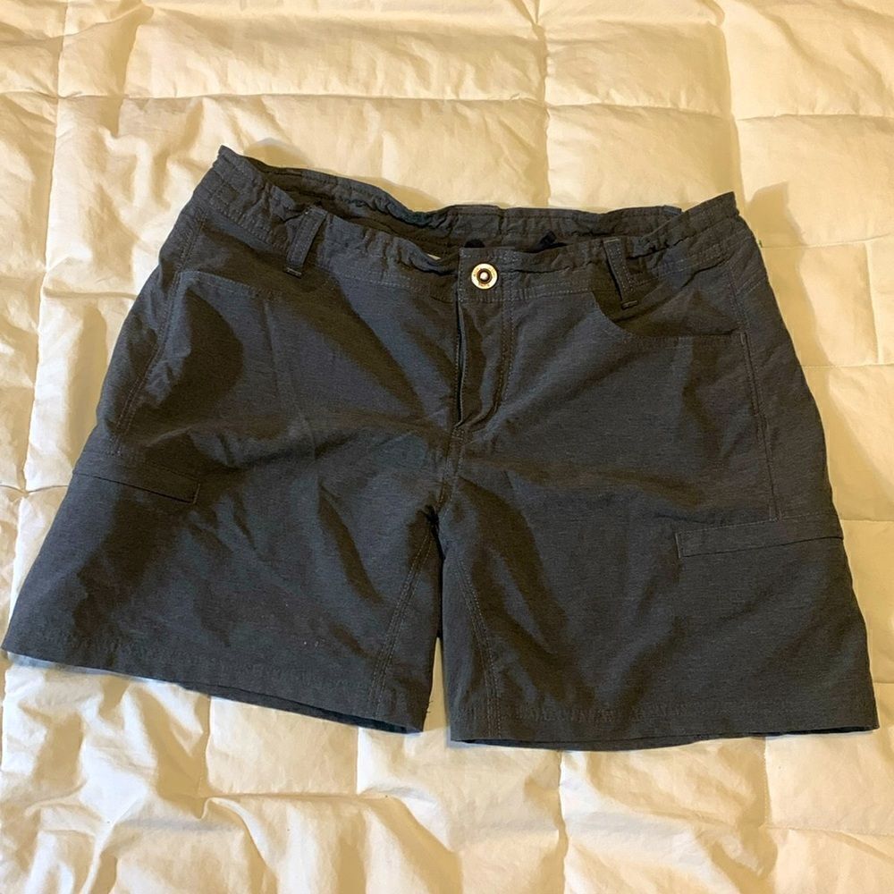 KUHL, ladies 10, shorts, excellent condition